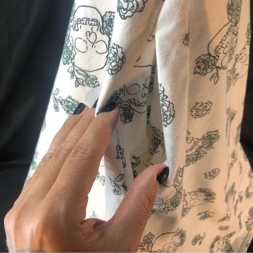 Hot Topic ๐
๐
ฆ๐
๐
ฃ Skulls & Floral Design Pinup-Rockabilly Dress Size S - Picture 6 of 12